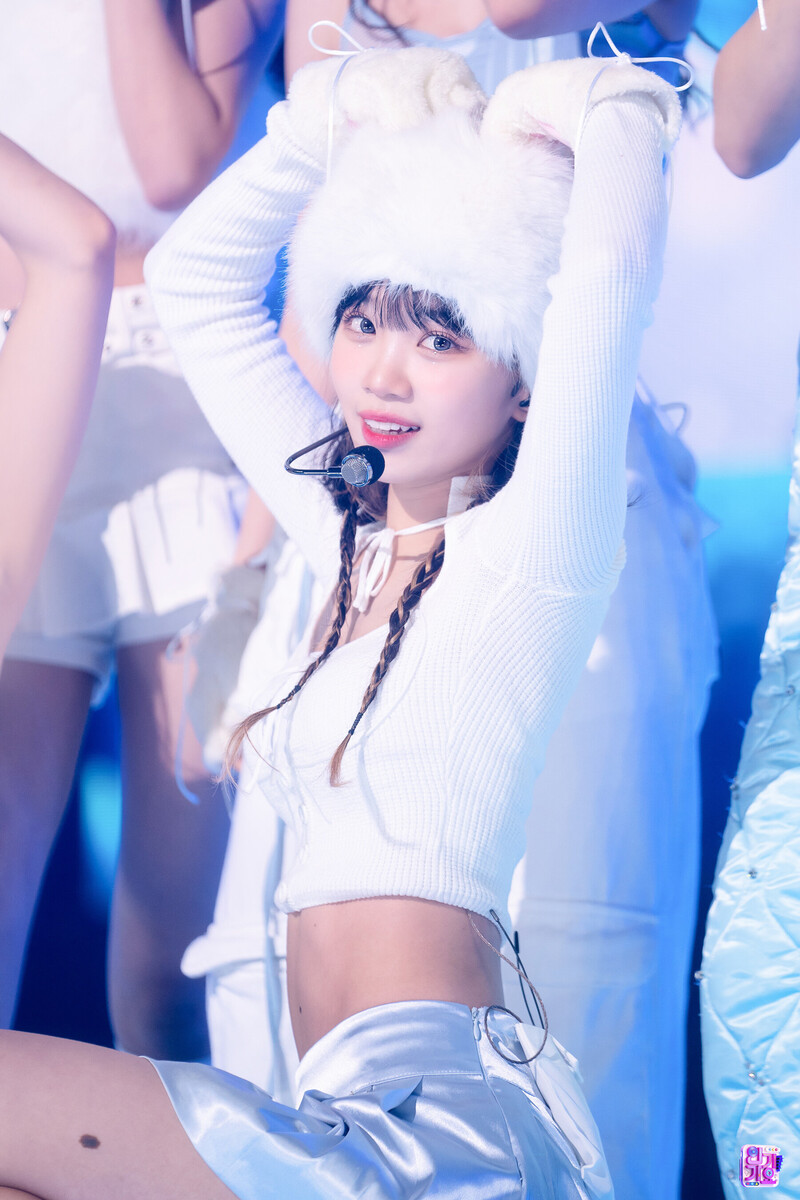 221113 LE SSERAFIM Chaewon - 'ANTIFRAGILE' at Inkigayo documents 8