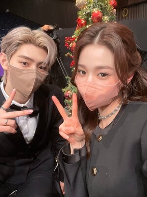 211226 Wonyoung SNS Update with SUNGHOON