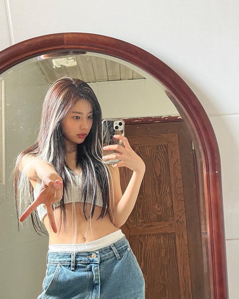 220523 Kang Hyewon Instagram Update documents 1