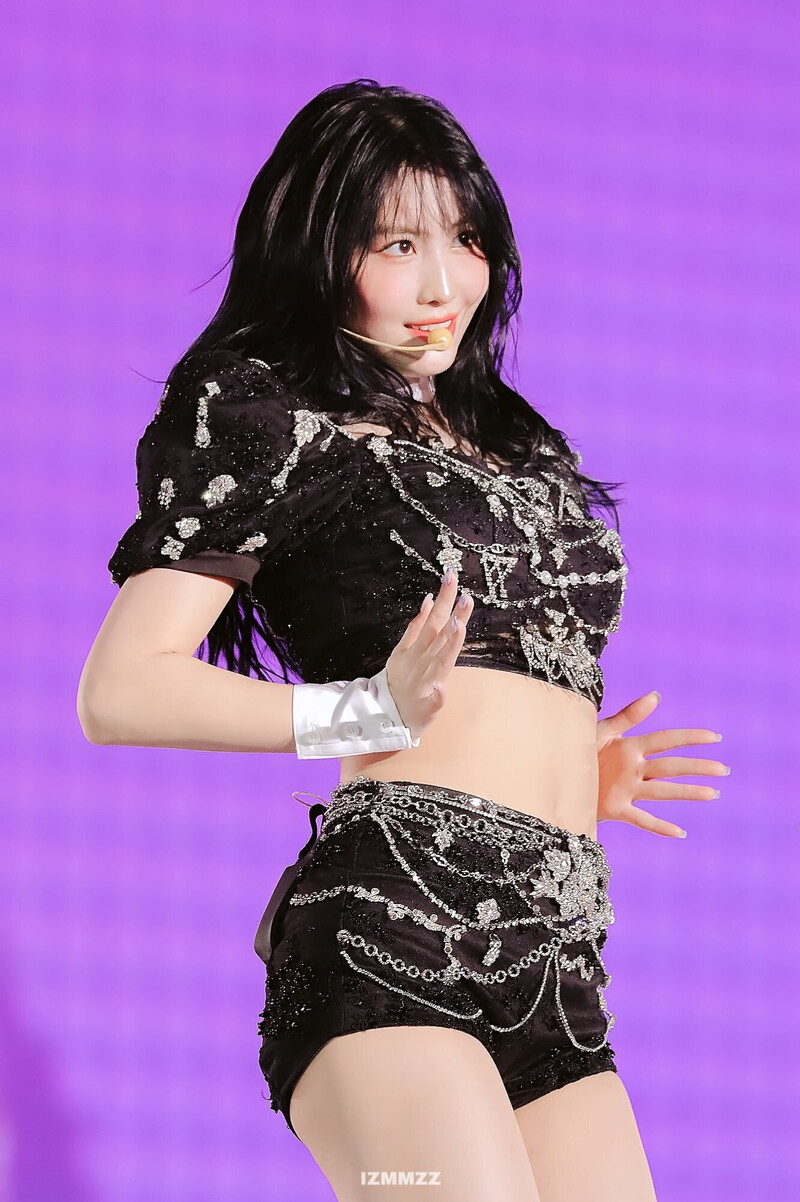 230416 TWICE Momo - ‘READY TO BE’ World Tour in Seoul Day 2 documents 1