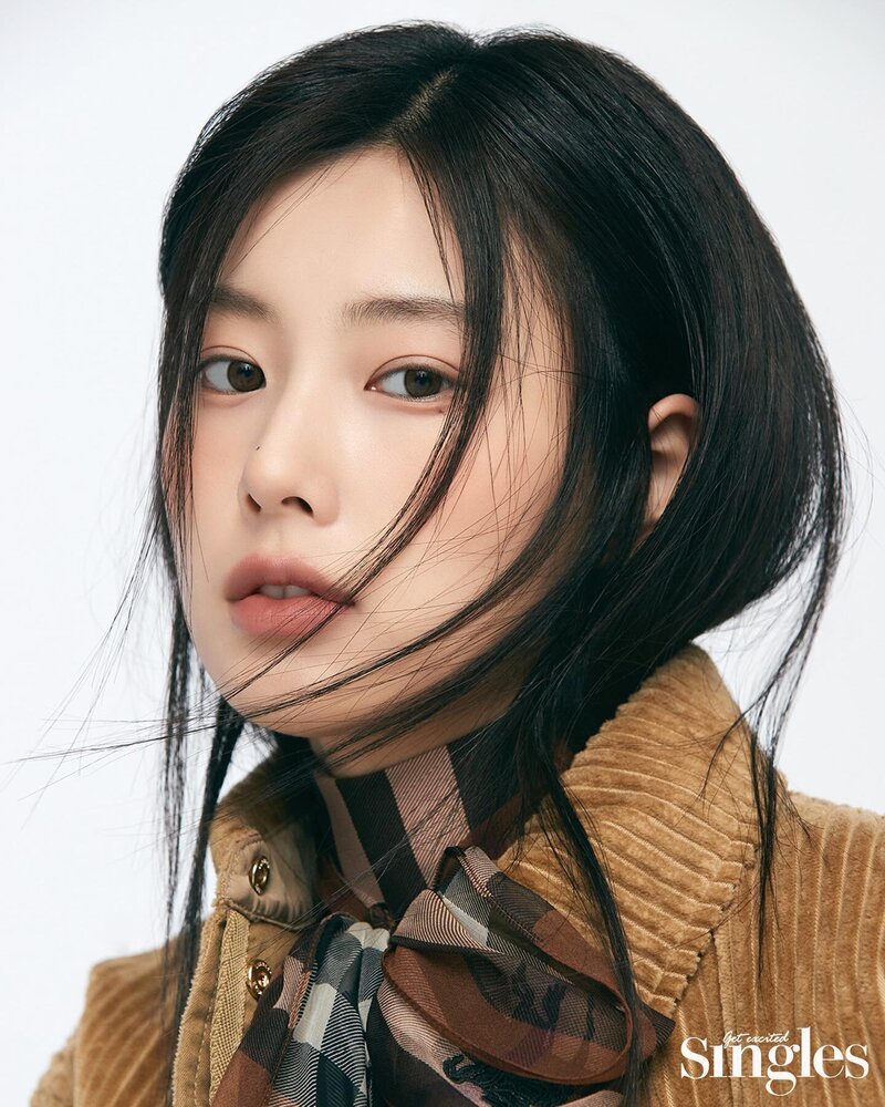 Kang Hyewon for Singles Magazine November 2022 Issue documents 2