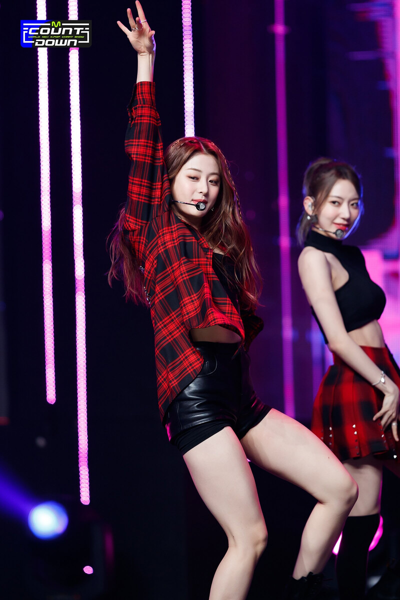 220526 LE SSERAFIM - 'FEARLESS' at M Countdown documents 12