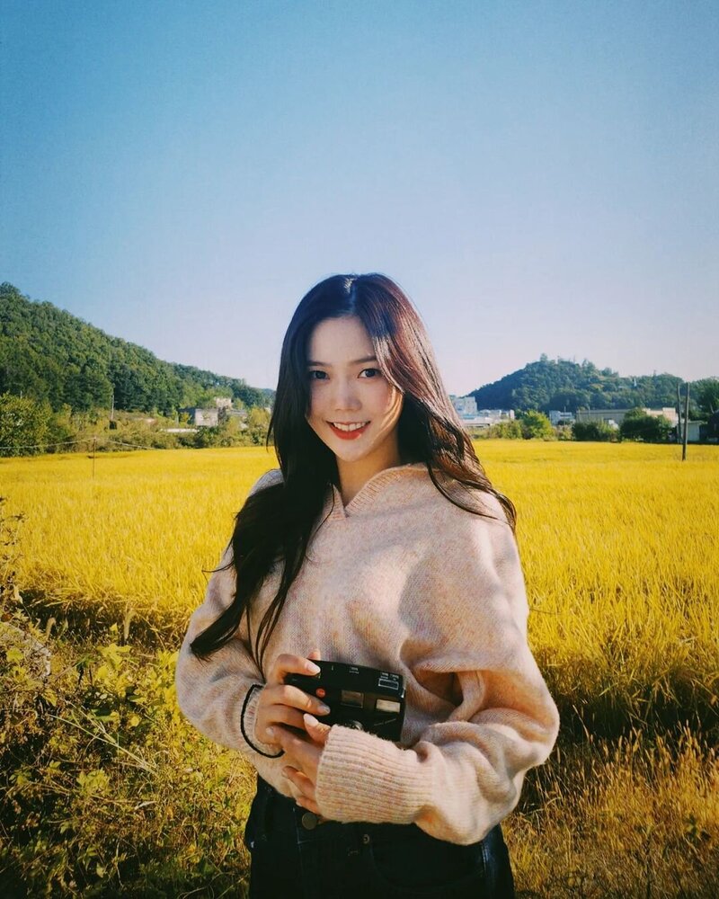 221012 OH MY GIRL Hyojung Instagram Update | kpopping