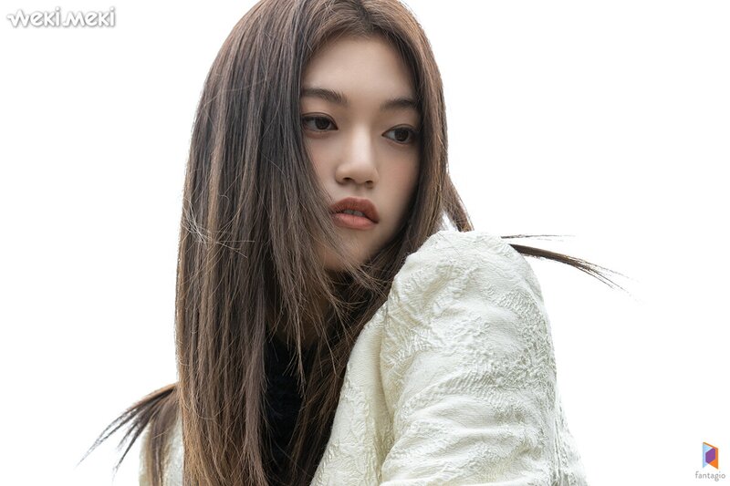 211102 Fantagio Naver Post - Doyeon's Marie Claire Photoshoot Behind documents 1