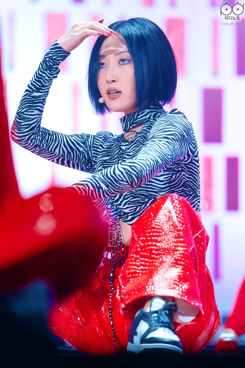 211128 Hwa Sa - 'I'm a B' at Inkigayo documents 14