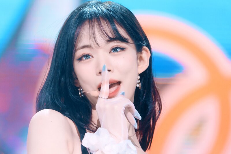 220123 fromis_9 Chaeyoung - 'DM' at Inkigayo documents 18