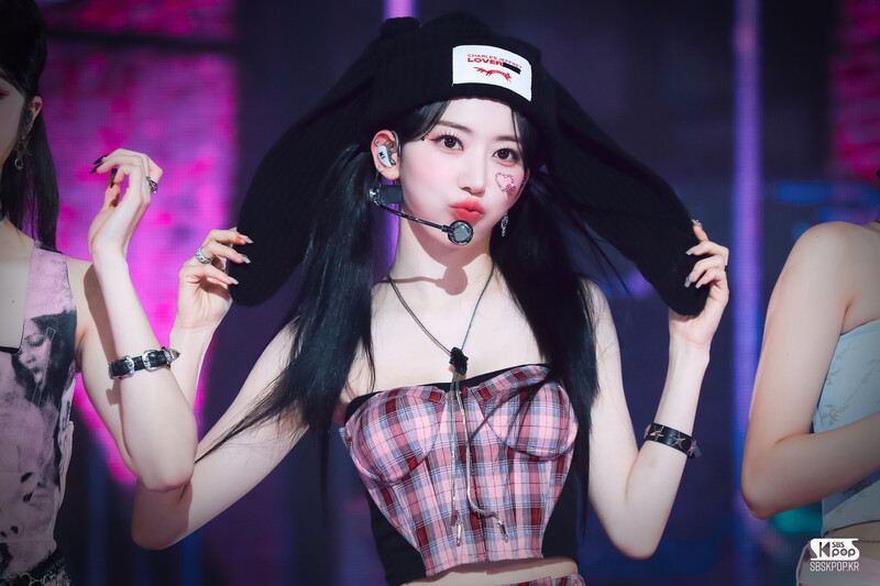 230521 LE SSERAFIM Sakura - 'UNFORGIVEN (feat. Nile Rodgers)' at Inkigayo documents 4