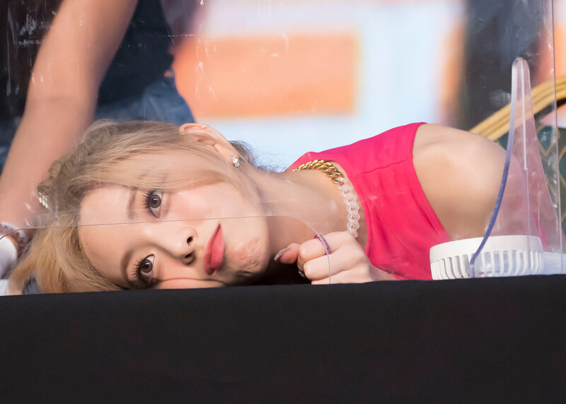 220723 ITZY Yuna - Fansign Event documents 9