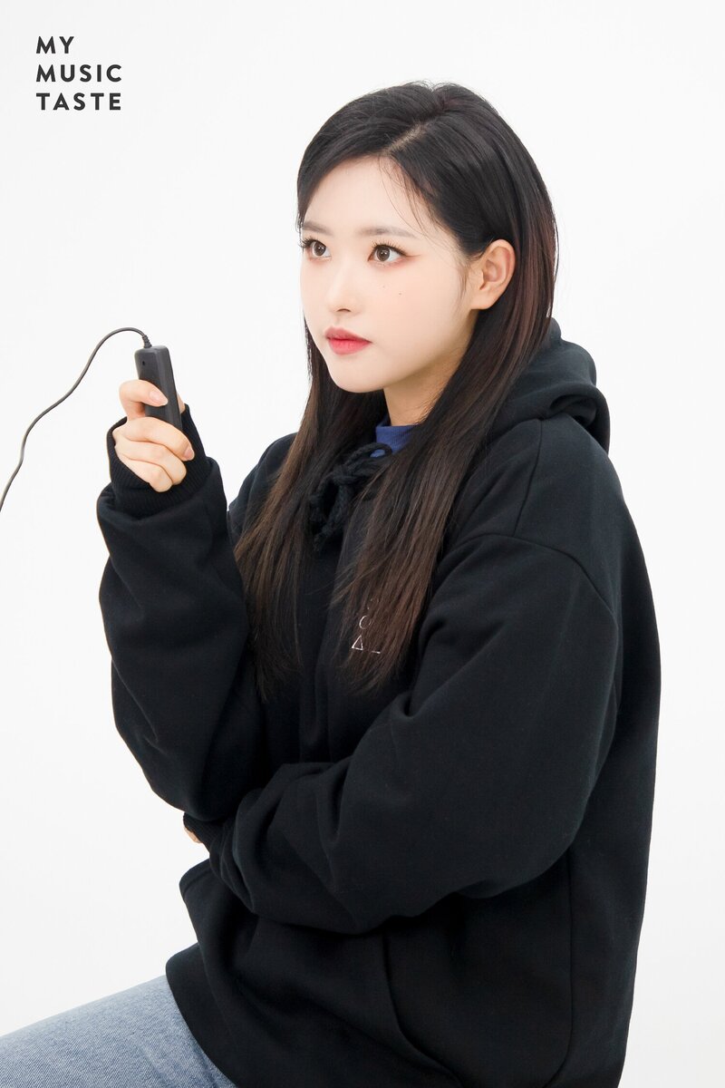 LOONA Concert [LOOΠΔVERSE : FROM] MD Photoshoot Behind  by MyMusicTaste documents 19