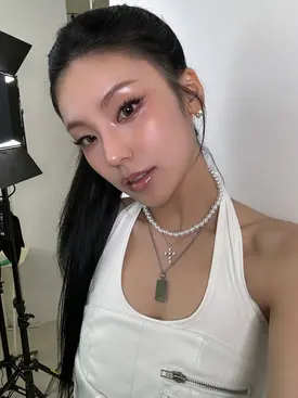 241020 - ITZY Twitter Update with YEJI - LeoJ Makeup