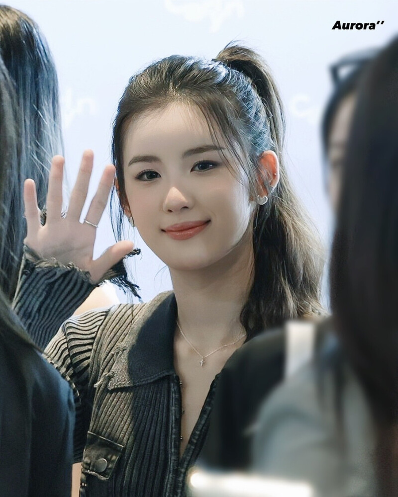 240523 LILI at the Carlyn brand pop-up store documents 1