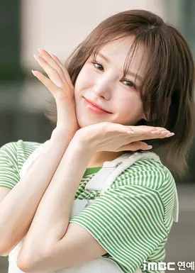 240828 Red Velvet Wendy - Young Street Commute