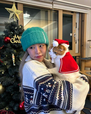 231225 Wheein Instagram Update