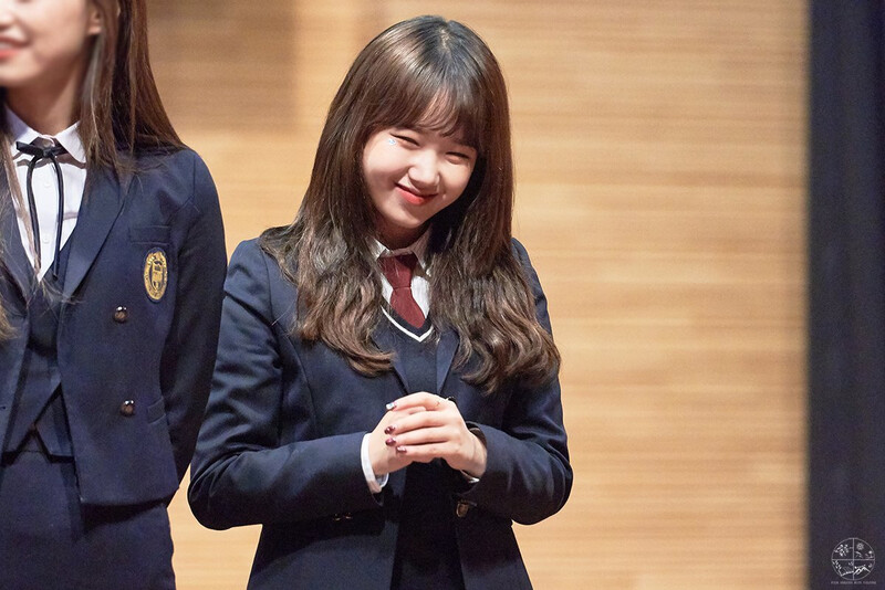 180519 Weki Meki Yoojung at 'Lucky' Gangbyeon Fansign documents 3