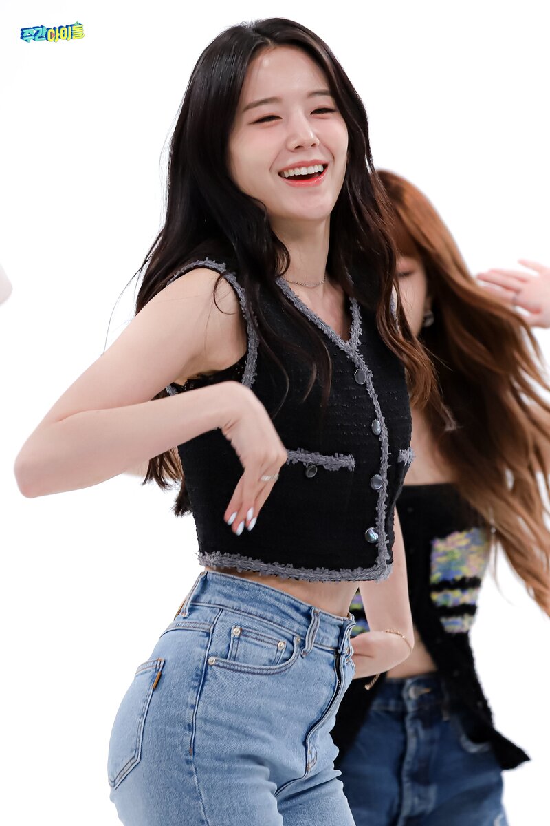 220628 MBC Naver - fromis_9 at Weekly Idol documents 13