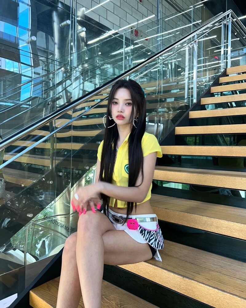 230523 - (G)I-DLE Soyeon Instagram Update documents 4