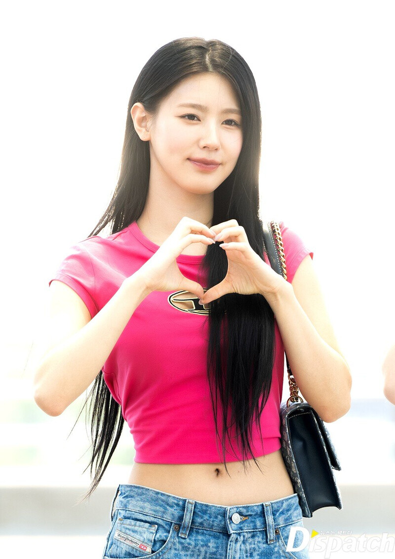 230721 (G)I-DLE Miyeon at Incheon International Airport documents 4