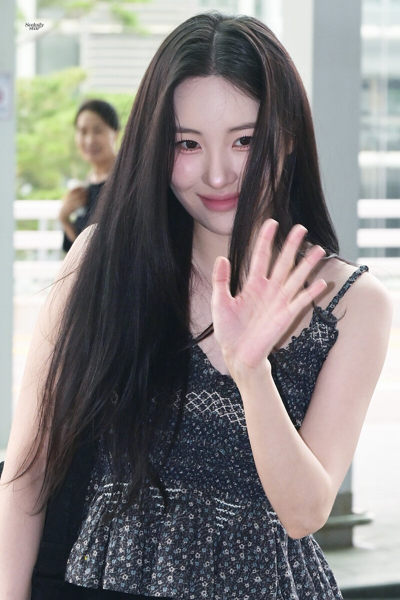 240712 Sunmi at Incheon International Airport documents 3