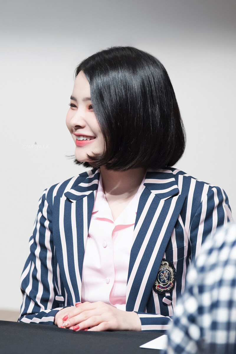 180401 Weki Meki Rina at Songpa 'Lucky' Fansign documents 1