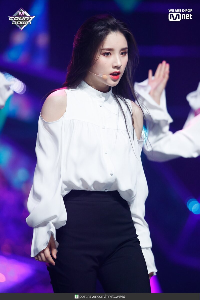 190221 LOONA - 'Butterfly' at M COUNTDOWN documents 26