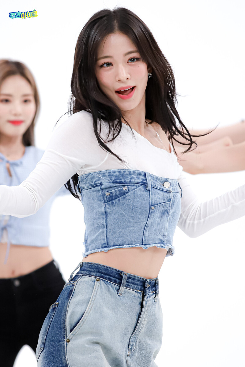 220628 MBC Naver - fromis_9 at Weekly Idol documents 24