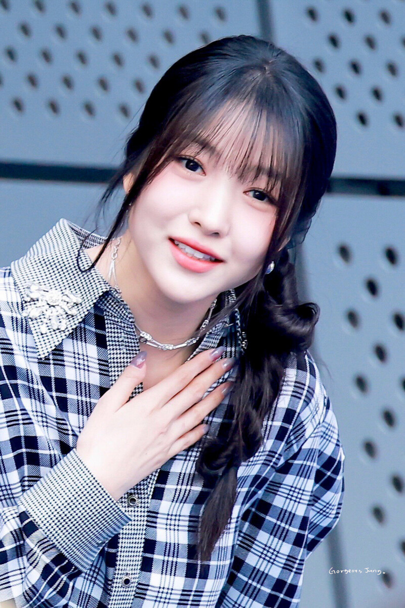 230319 Sowon at Seoul Fashion Week documents 3