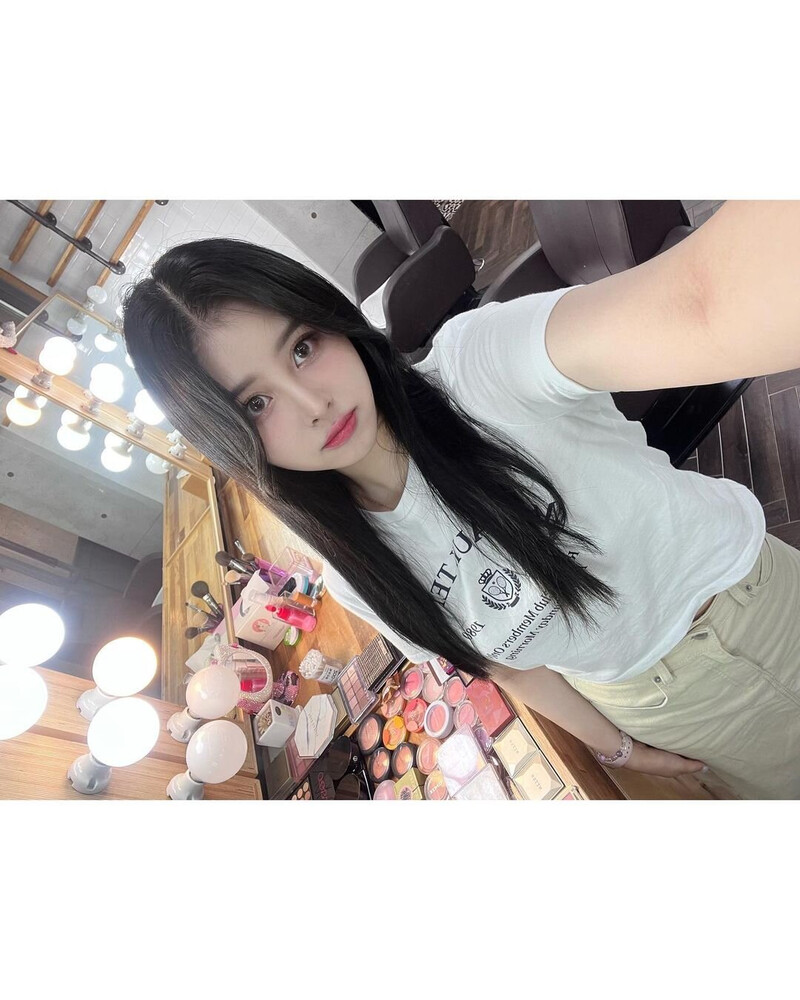 230813 Hyunyoung Instagram Update documents 1