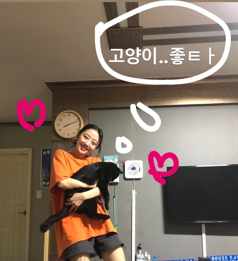 210926 LOONA Twitter Update - Yves documents 9