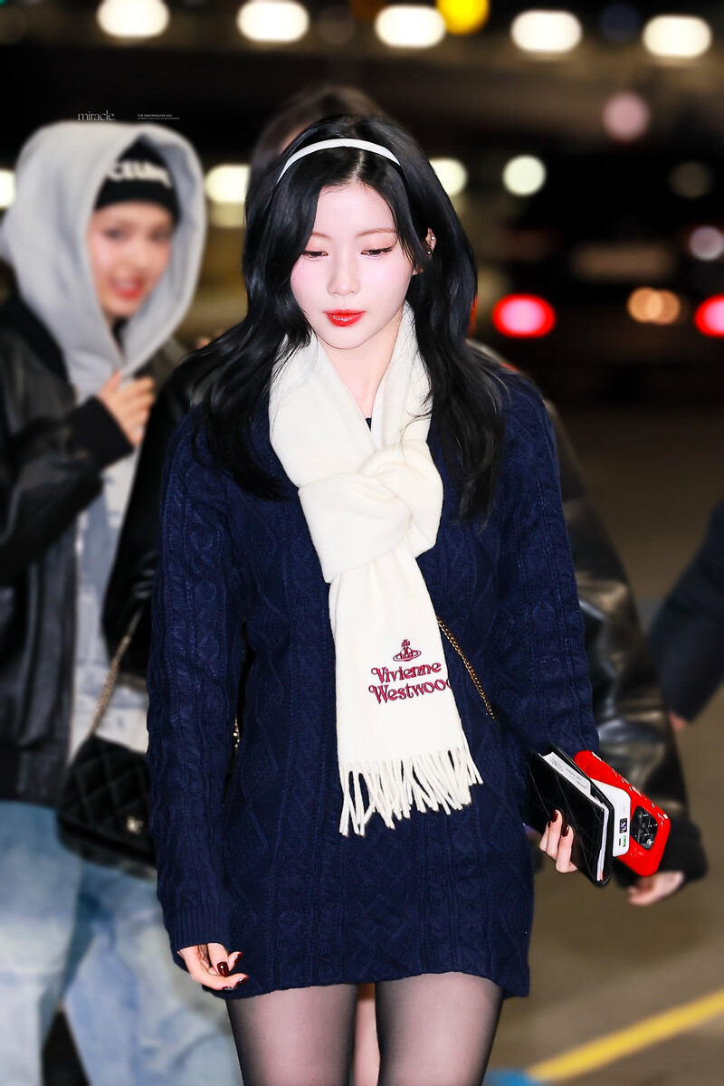 241226 BABYMONSTER Asa at Gimpo International Airport documents 3