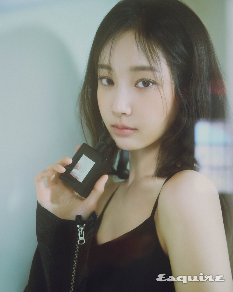 Yeonwoo for Esquire Korea May 2023 Issue documents 4