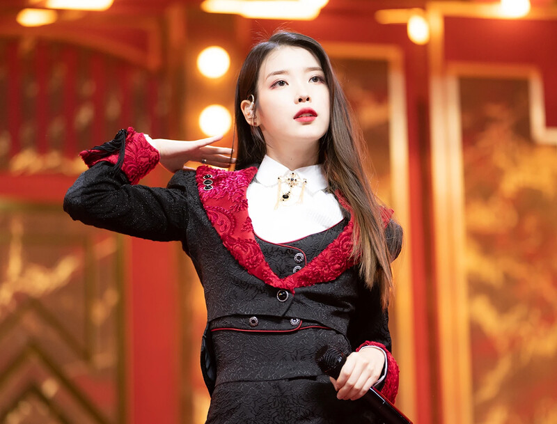 210328 IU - 'Coin' + 'LILAC' at Inkigayo documents 13