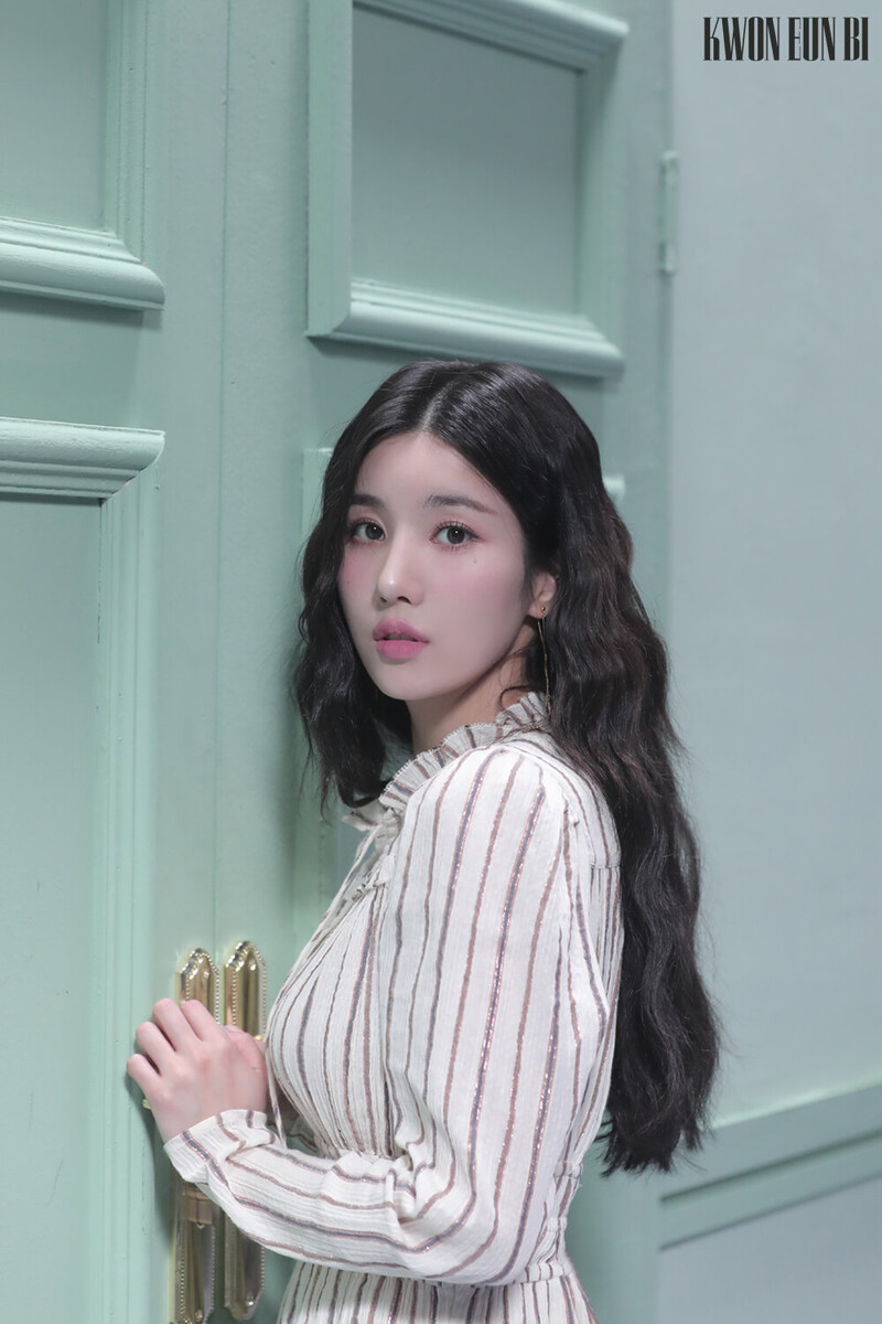 210823 Woollim Naver Post - Eunbi 'Door' MV Behind documents 2