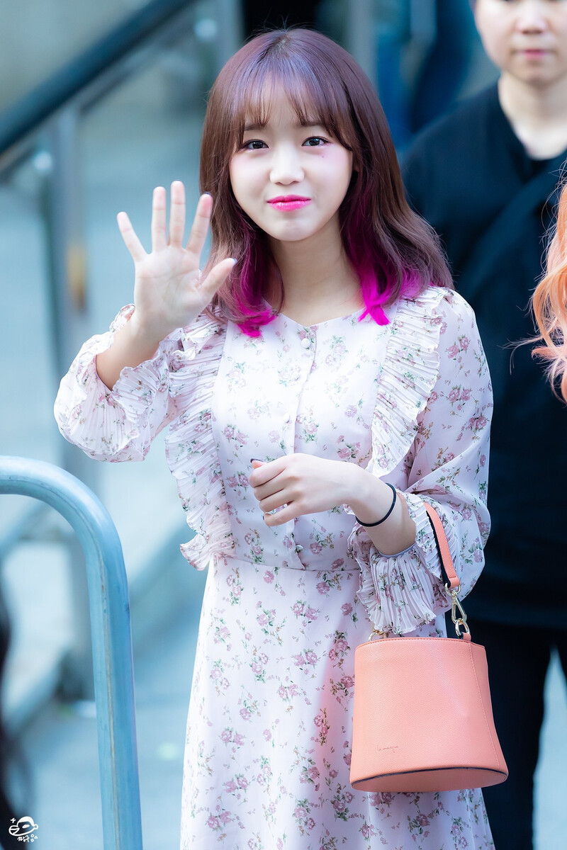 190517 Weki Meki Yoojung at Music Bank documents 4