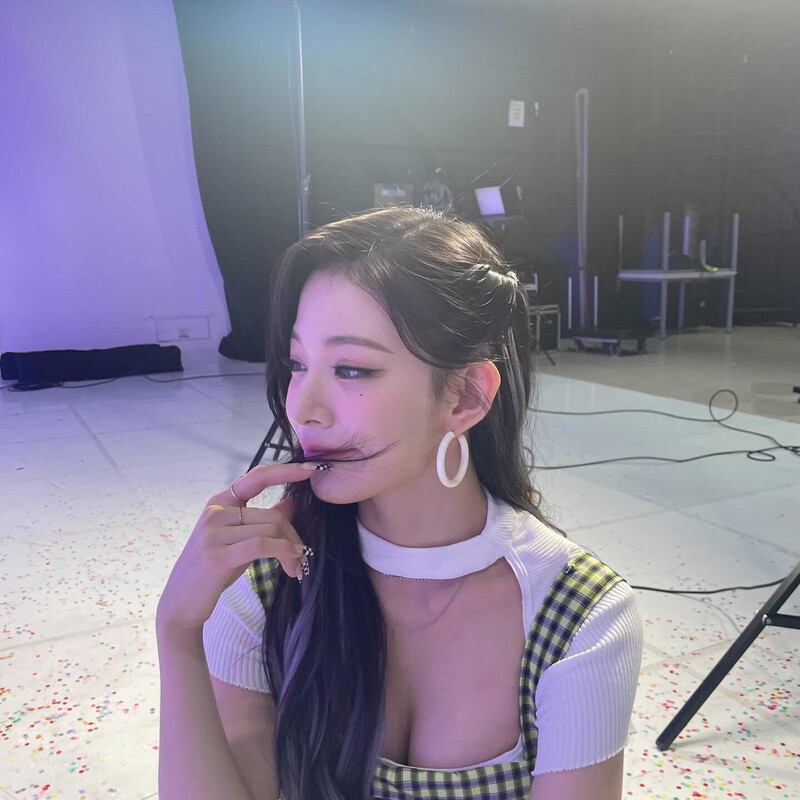 210909 fromis_9 Chaeyoung Instagram Update documents 2