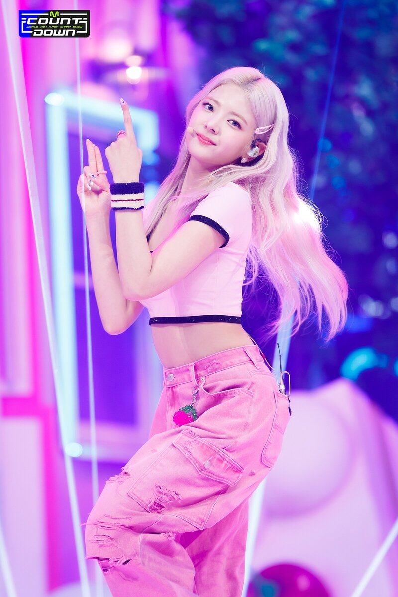 230803 - ITZY 'CAKE' at M COUNTDOWN documents 2