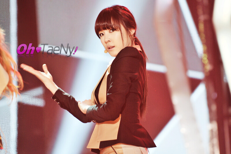 111106 Girls' Generation Tiffany at Love Sharing Concert documents 8