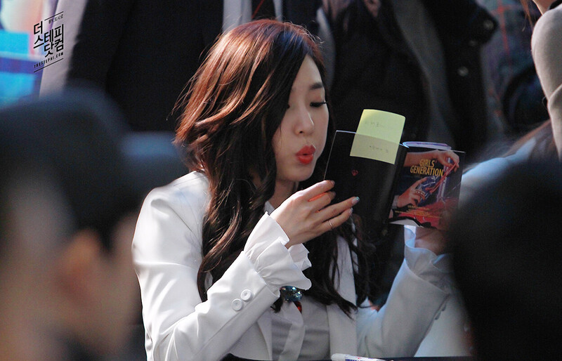 140314 Girls' Generation Tiffany at Mr. Mr. fansign documents 6