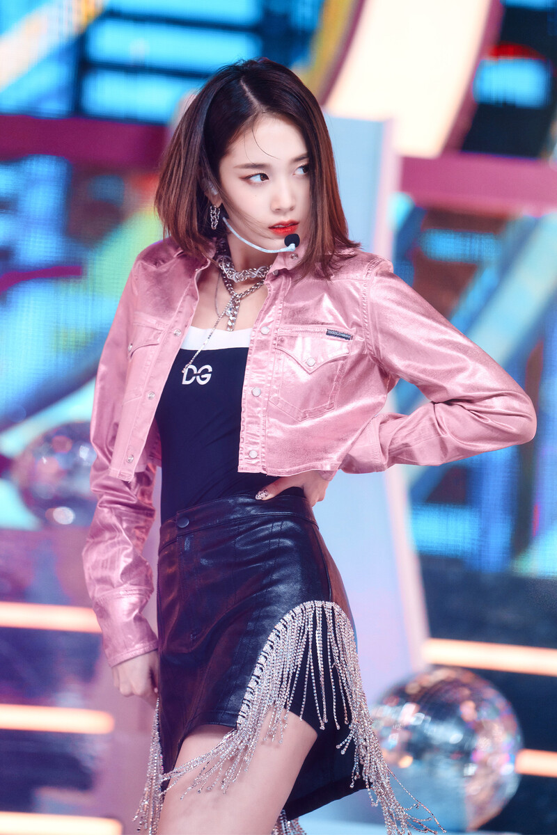 220227 STAYC J at Inkigayo documents 11