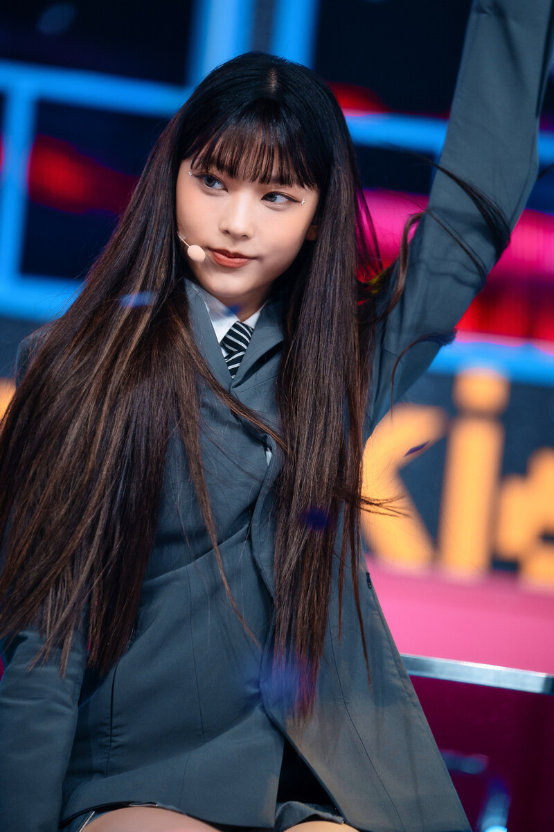 220807 NewJeans Haerin 'Cookie' at Inkigayo documents 24