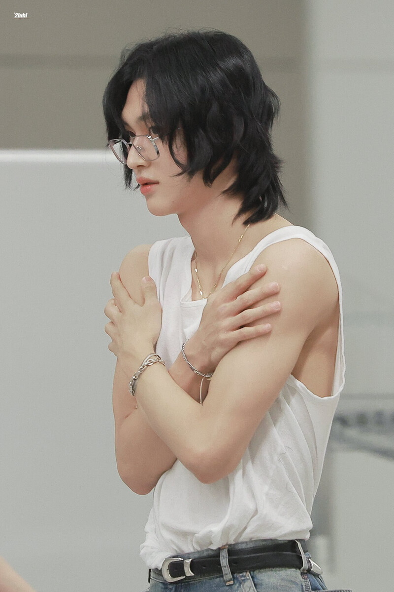 240713 RIIZE Wonbin at Incheon International Airport documents 3