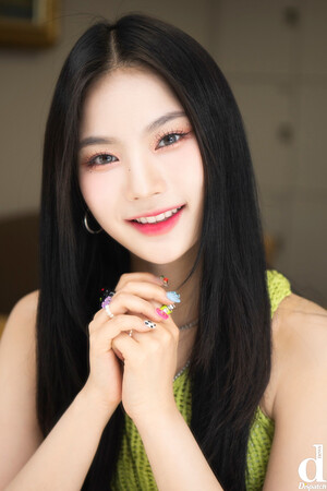 221130 STAYC Isa Japan Debut 'POPPY' Promotion Photoshoot by Dispatch