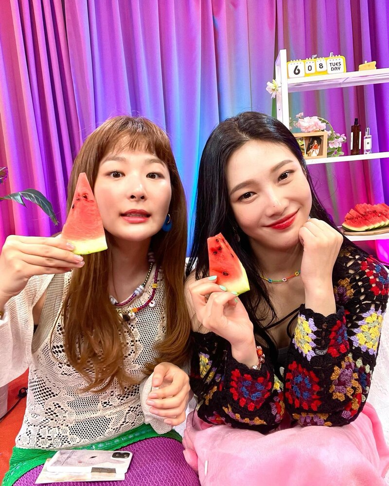 210609 Red Velvet Joy Instagram Update with Seulgi documents 1