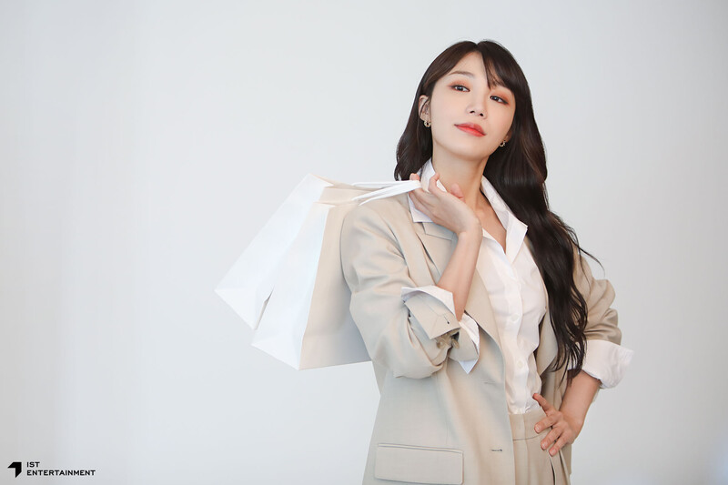 220415 IST Naver - Apink Eunji 'ACBF' Photoshoot Behind documents 22