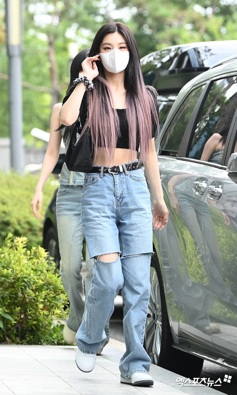 220719 ITZY Yeji - MBC ‘Kim Shin Young’s Noon Song of Hope’ Commute documents 5