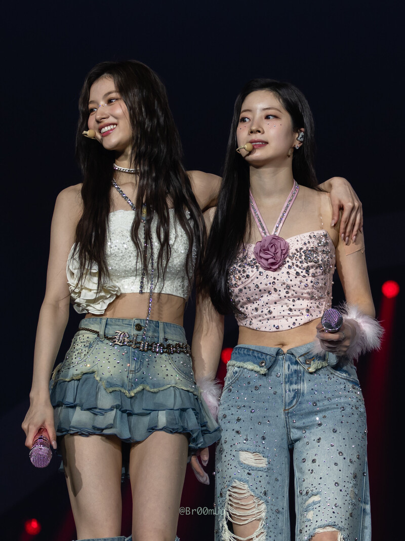 230621 TWICE Sana & Dahyun - ‘READY TO BE’ World Tour in Dallas documents 4