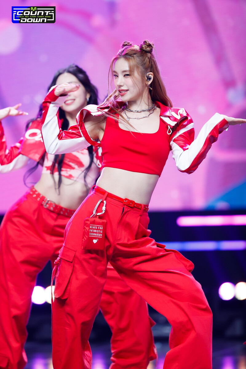 230810 ITZY Yeji - 'CAKE' at M COUNTDOWN documents 13