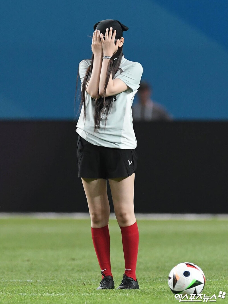 240803 NewJeans' Hyein at Bayern Munich vs. Tottenham Hotspur's Halftime Show documents 1