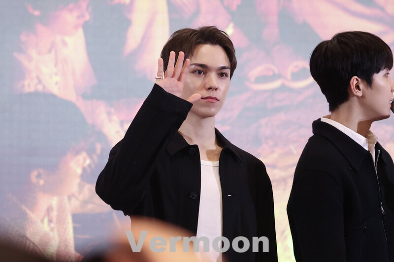 241229 SEVENTEEN Vernon - Yiziyhu Fansign Event in Shanghai documents 14