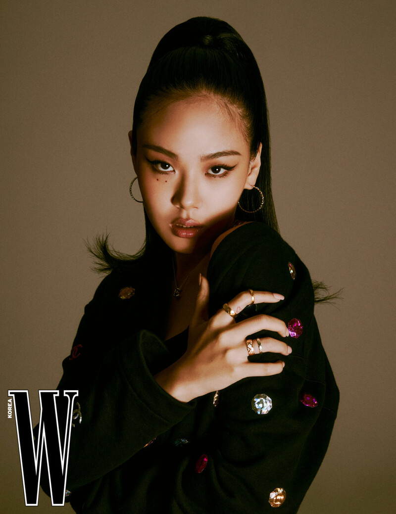 BIBI for W Korea Magazine December 2021 documents 1