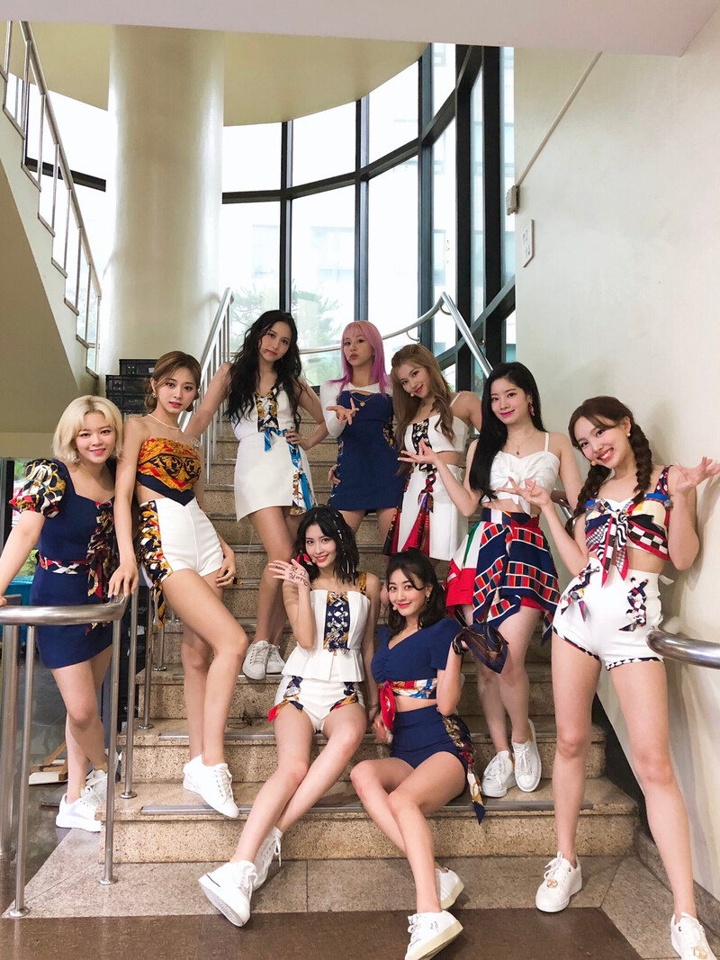 210618 TWICE Twitter Update at Music Bank documents 1